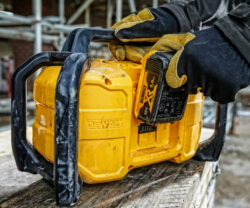 12-18V_XRCompactBluetooth_Radio