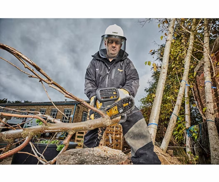 DeWALT 18V XR Chainsaw (Skin Only) - Image 5