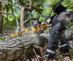 DCMCS574N-XE 54V CHAINSAW SKIN only